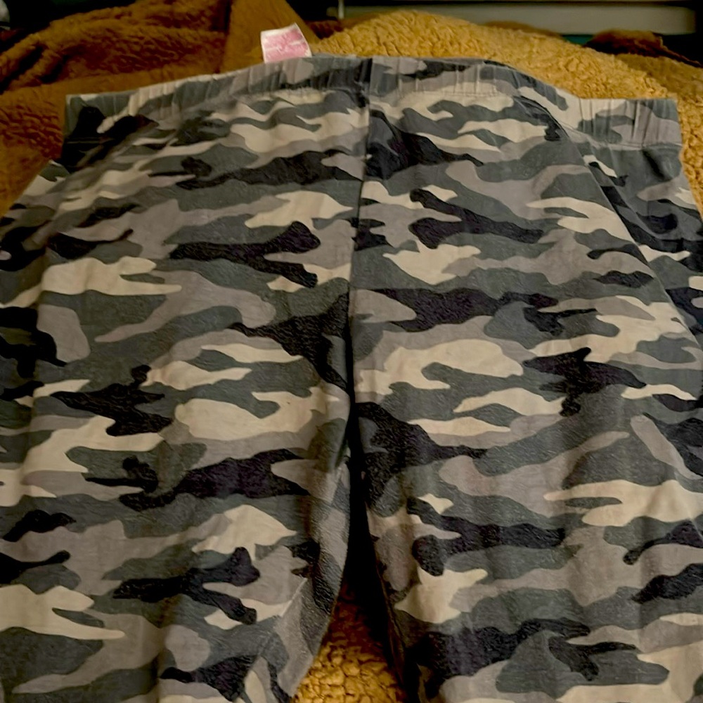 Grey camo stretch pants